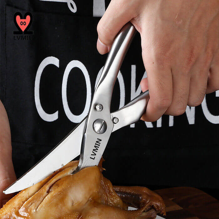 https://www.kitchenwarestock.com/wp-content/uploads/2020/12/Poultry-shears-cutting-1.jpg